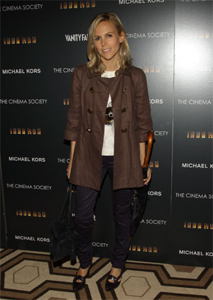 Illustration for article titled Gwyneth Looks Bored, Models Look Hot At Iron Man Premiere